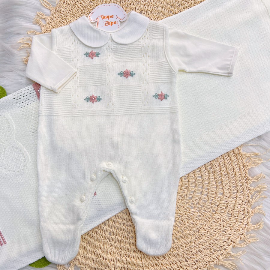  Saída de Maternidade Antônia- Off White com Rosê Manta Coração Dois Laços